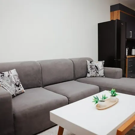 Two-bedroom In تيرانا