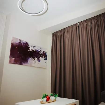 Lägenhet Two-bedroom In Tirana